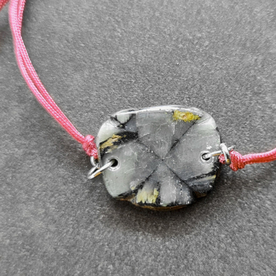 Pulsera con piedra de quiastolita natural de la suerte