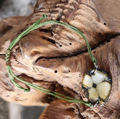 Pulsera macramé con piedra Quiastolita de la suerte
