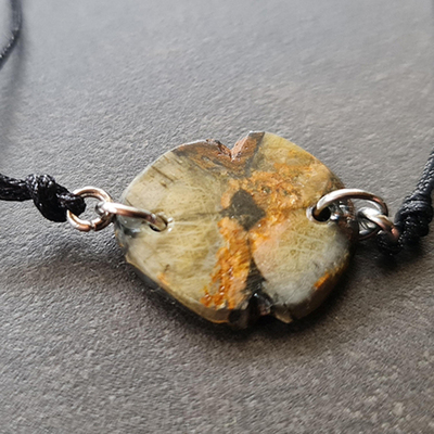 Pulsera macramé negro con piedra de Quiastolita de la suerte