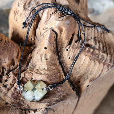Pulsera macramé negro con piedra de Quiastolita de la suerte