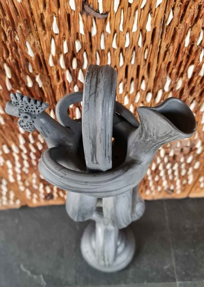 Botiijo gallo de ceramica negra de llamas del mouro