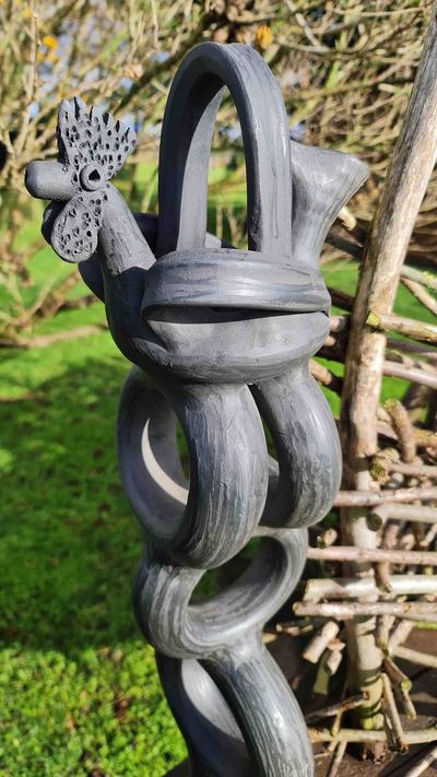 Botiijo gallo de ceramica negra de llamas del mouro