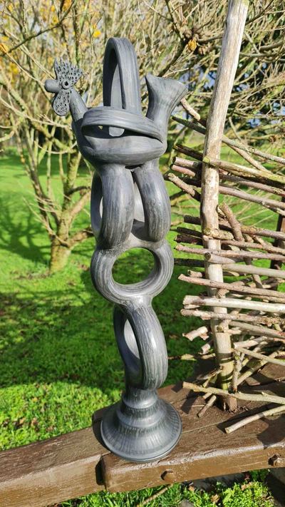 Botiijo gallo de ceramica negra de llamas del mouro