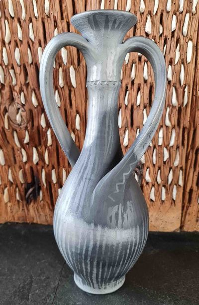 Jarra grande asas torcidas de 35 cm cerámica negra