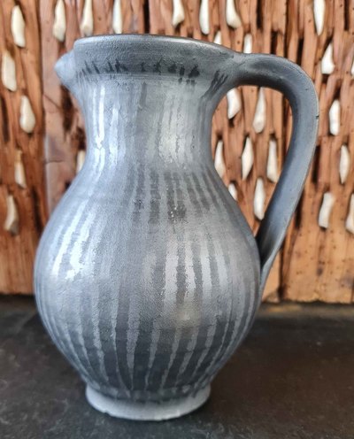 Jarra de vino cerámica negra asturiana