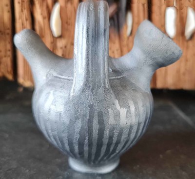 Mini botijo de cerámica negra de llamas del Mouro