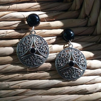 Pendientes clásicos ""E"" plata y azabache.