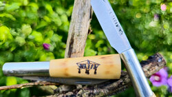 Navaja tradicional del herrero de Taramundi, horreo quemado en mango
